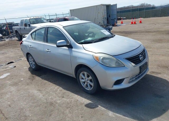 2014 NISSAN Versa