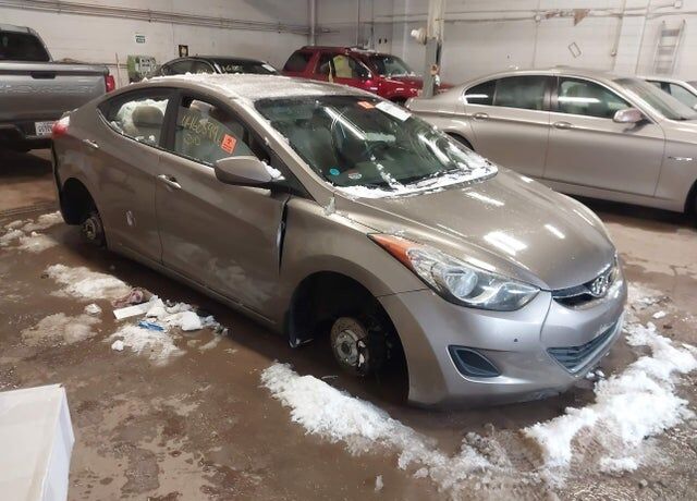 2013 HYUNDAI Elantra