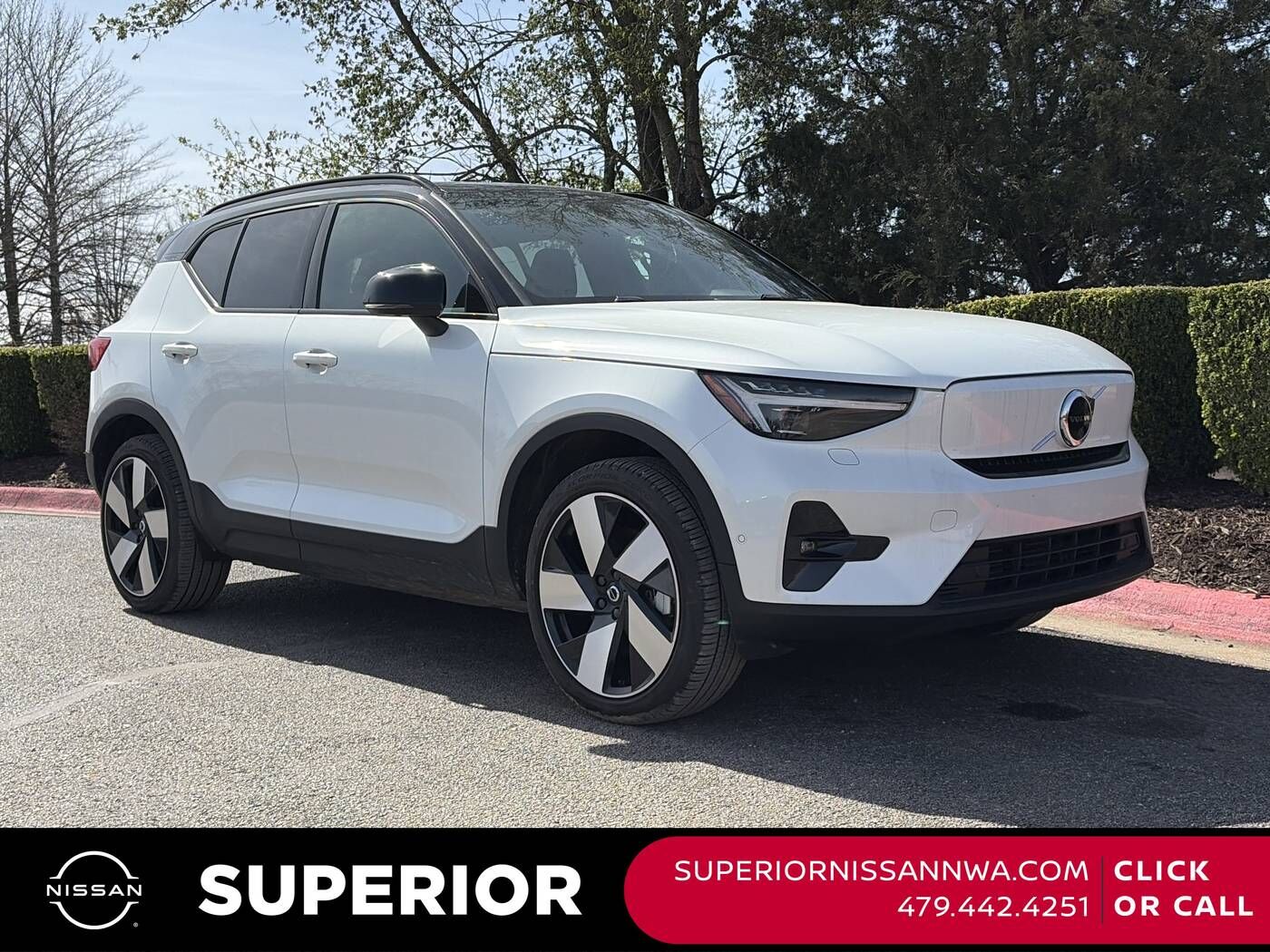 2023 VOLVO XC40
