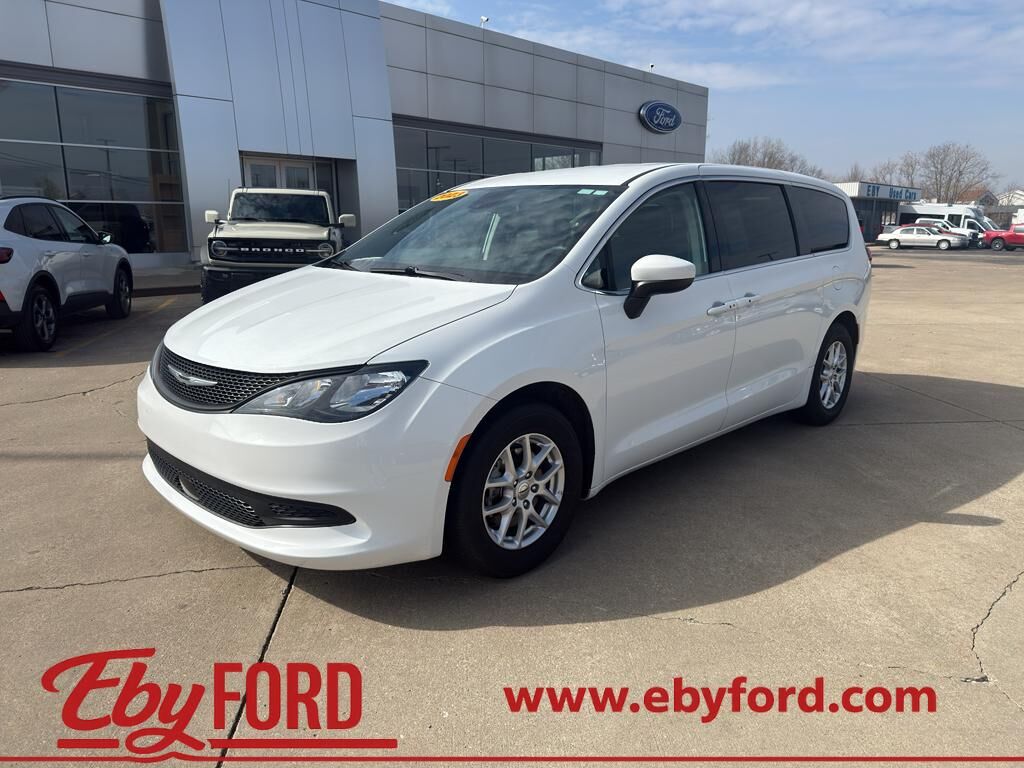 2023 Chrysler Voyager