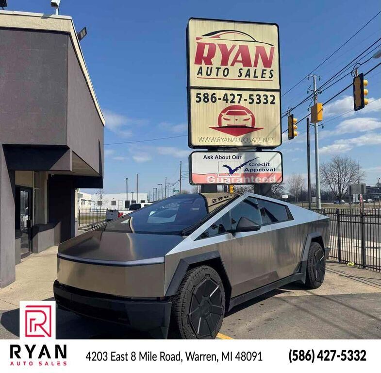 2025 TESLA Cybertruck