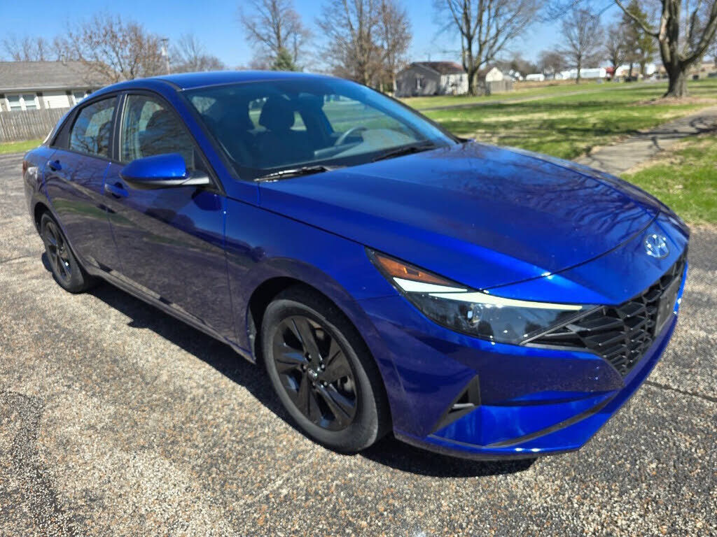 2022 HYUNDAI Elantra