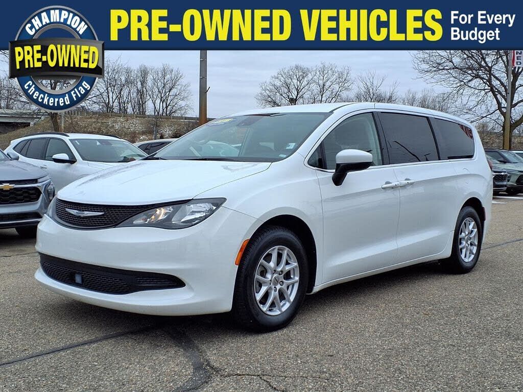 2023 CHRYSLER Voyager