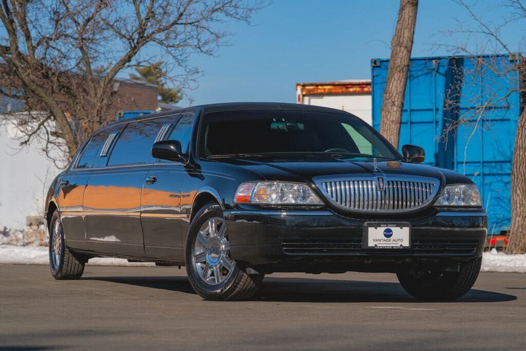 2009 LINCOLN Town Car