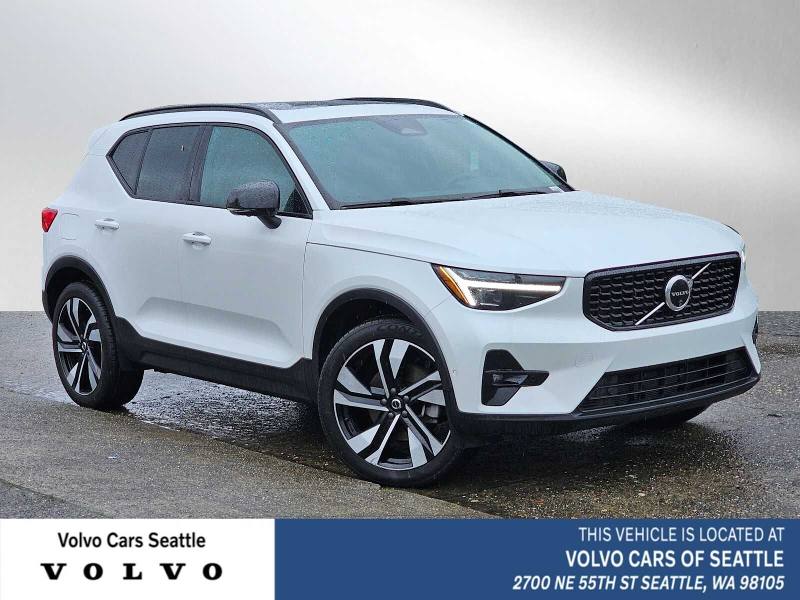2024 VOLVO XC40