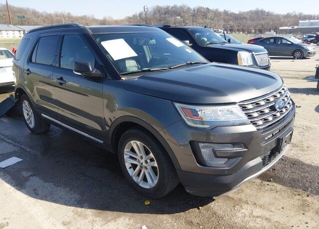 2017 FORD Explorer