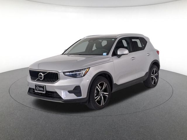 2023 VOLVO XC40