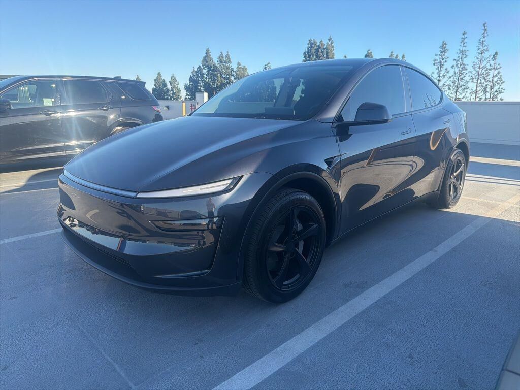 2026 TESLA Model Y