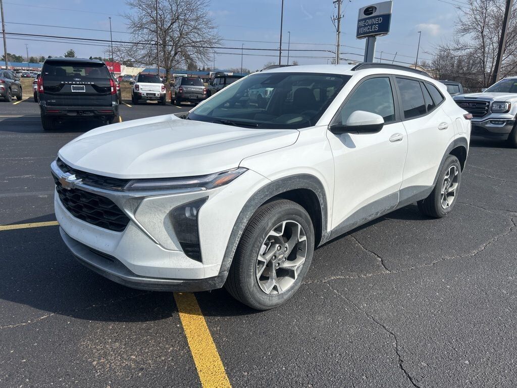 2025 CHEVROLET Trax