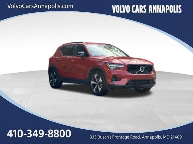 2025 VOLVO XC40