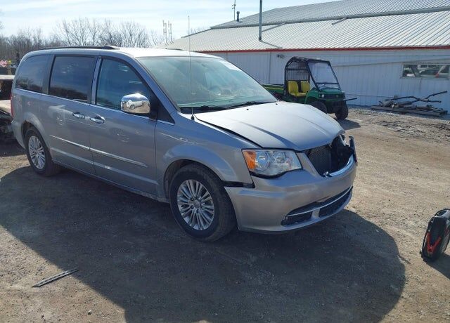2015 CHRYSLER Town and Country