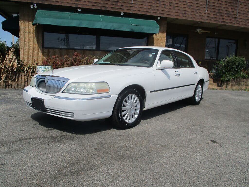 2003 LINCOLN Town Car
