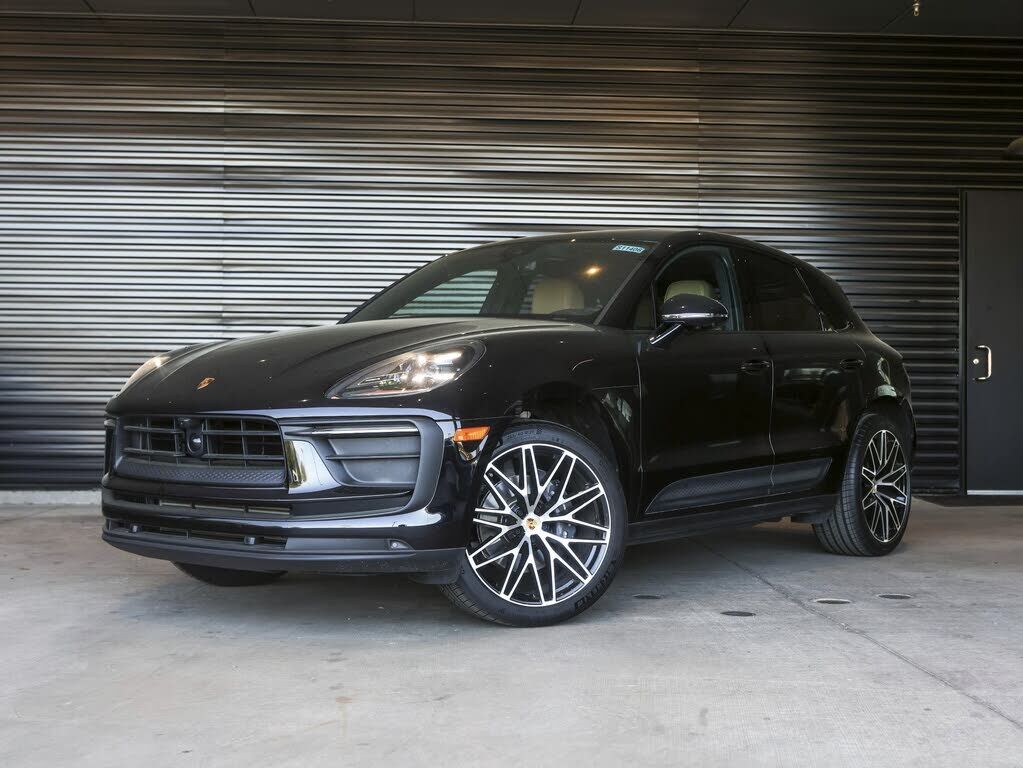 2026 PORSCHE Macan