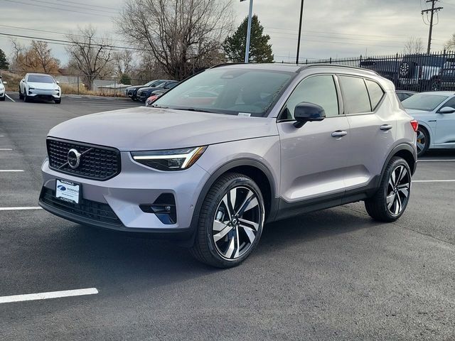 2026 VOLVO XC40