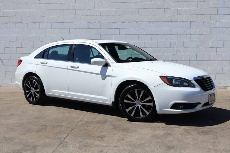 2013 CHRYSLER 200