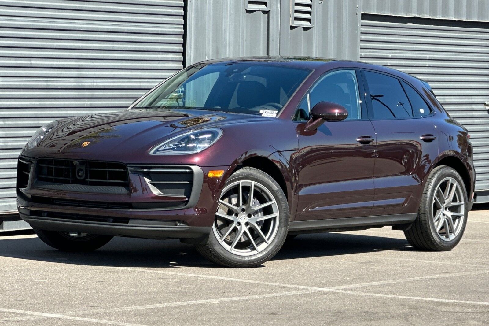 2025 PORSCHE Macan