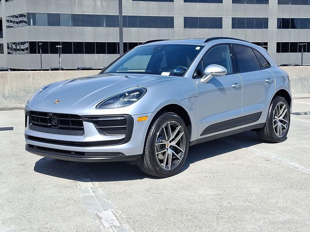 2026 PORSCHE Macan