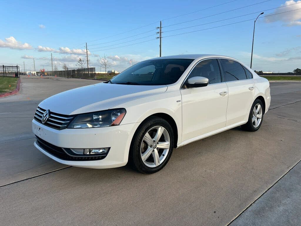 2015 VOLKSWAGEN Passat