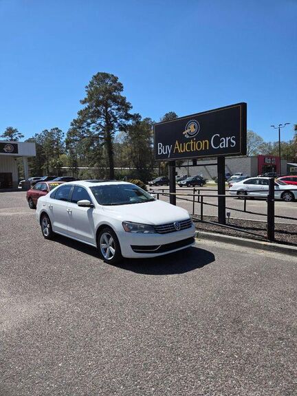 2013 VOLKSWAGEN Passat