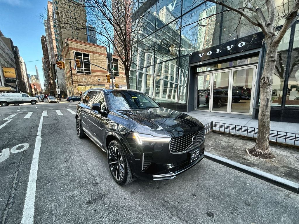 2025 VOLVO XC90