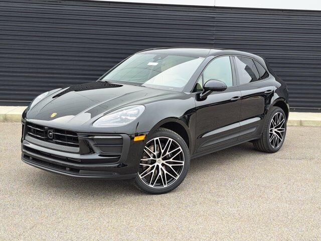 2026 PORSCHE Macan