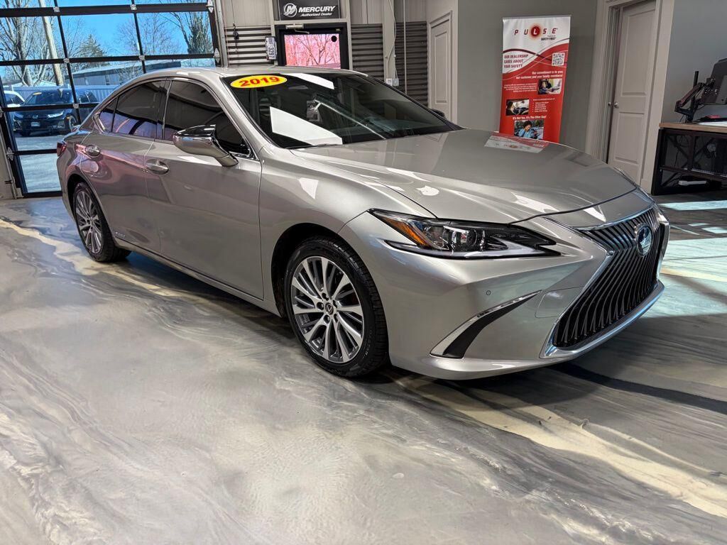 2019 LEXUS ES