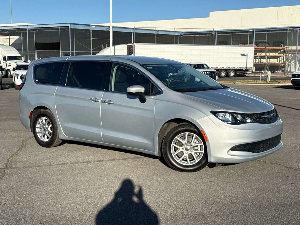 2022 CHRYSLER Voyager