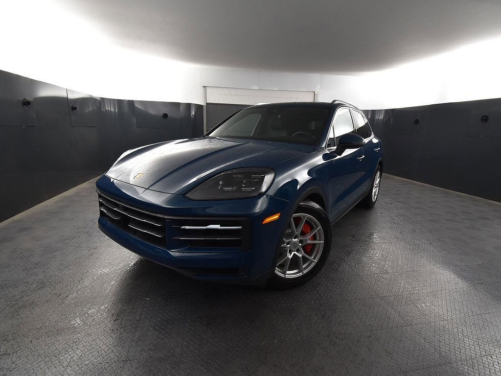 2024 PORSCHE Cayenne