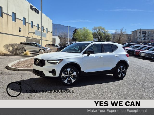 2026 VOLVO XC40