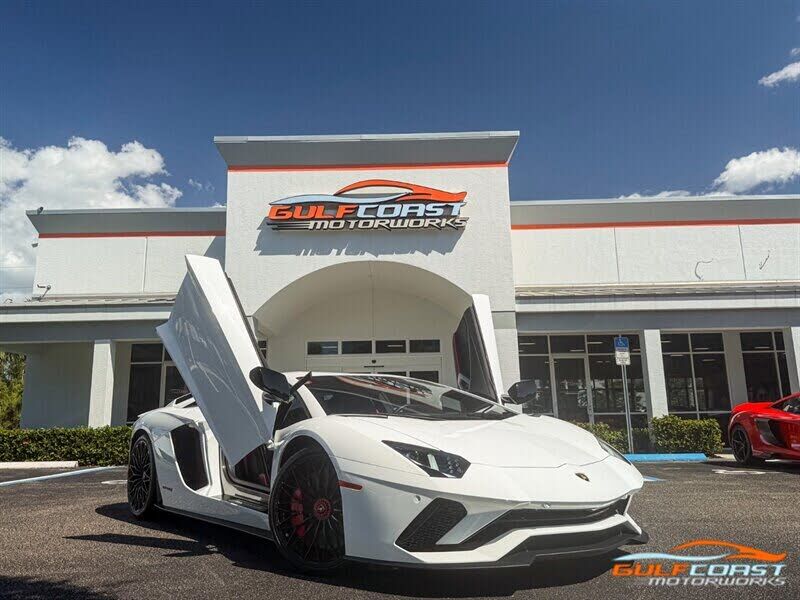 2017 LAMBORGHINI Aventador