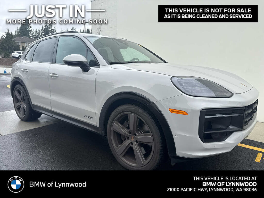 2025 PORSCHE Cayenne