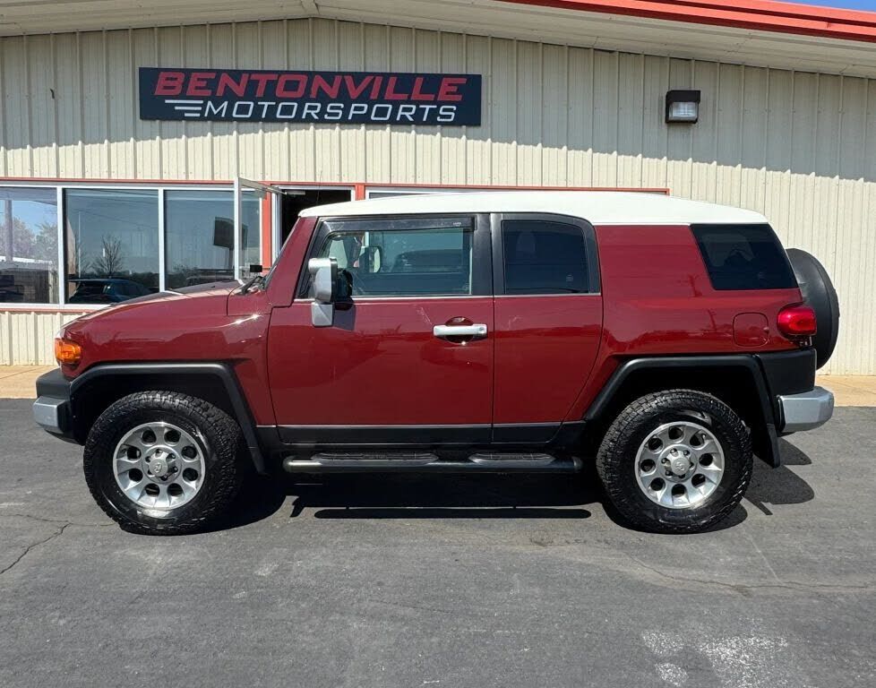 2011 TOYOTA FJ Cruiser