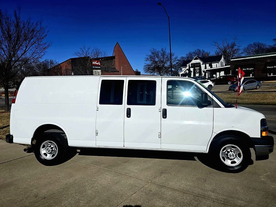 2020 CHEVROLET Express