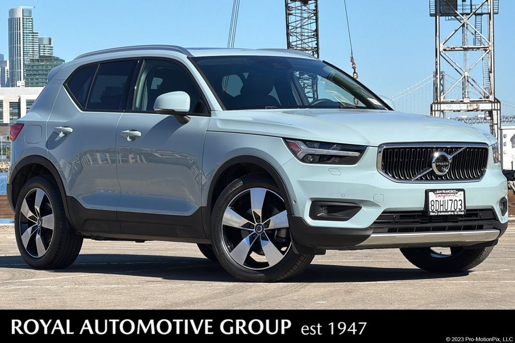 2019 VOLVO XC40