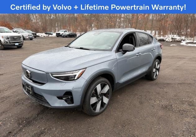 2023 VOLVO C40