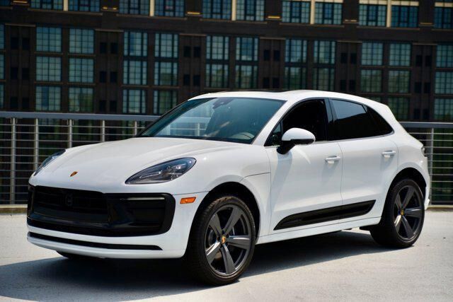 2026 PORSCHE Macan