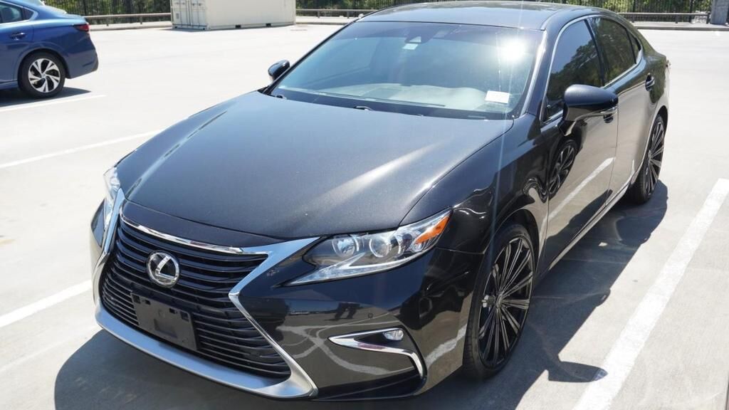 2017 LEXUS ES