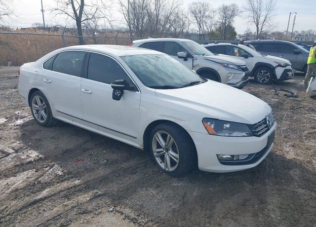 2013 VOLKSWAGEN Passat