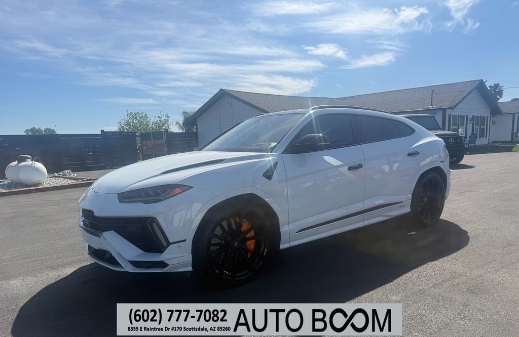 2023 LAMBORGHINI URUS