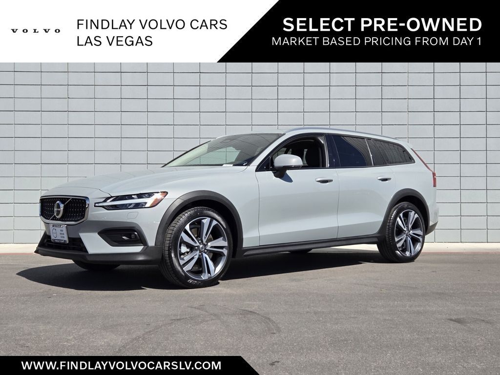 2025 VOLVO V60CC