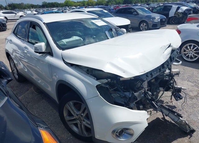 2020 MERCEDES-BENZ GLA-Class