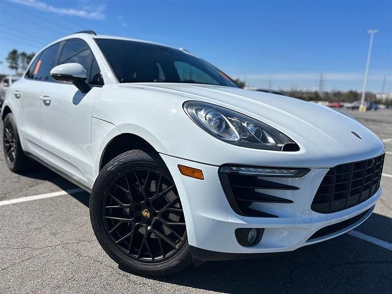 2018 PORSCHE Macan