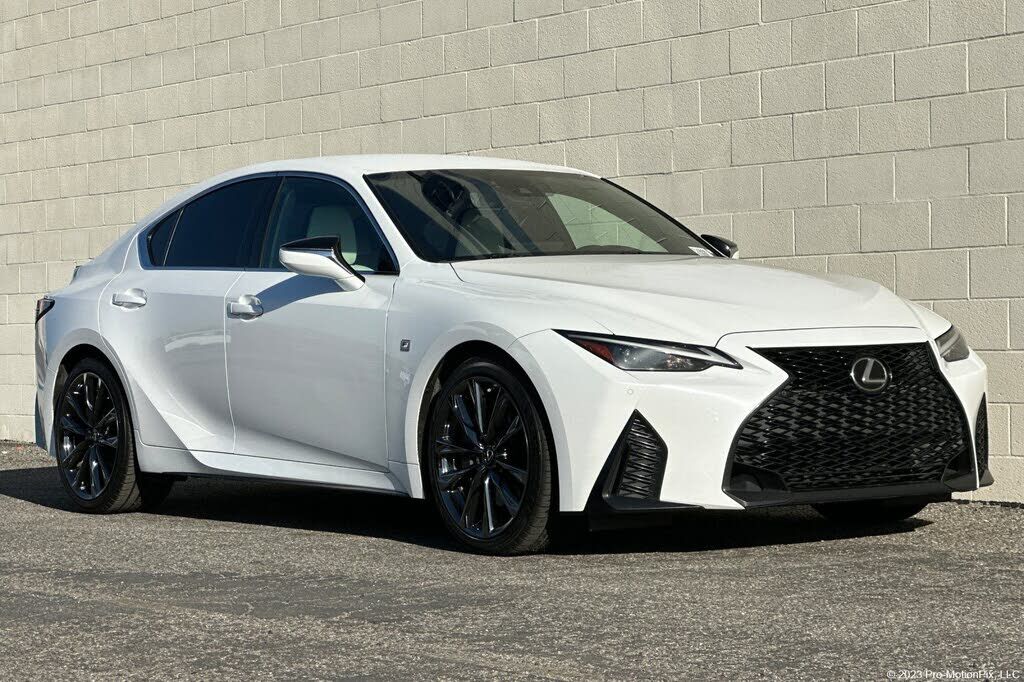 2021 LEXUS IS
