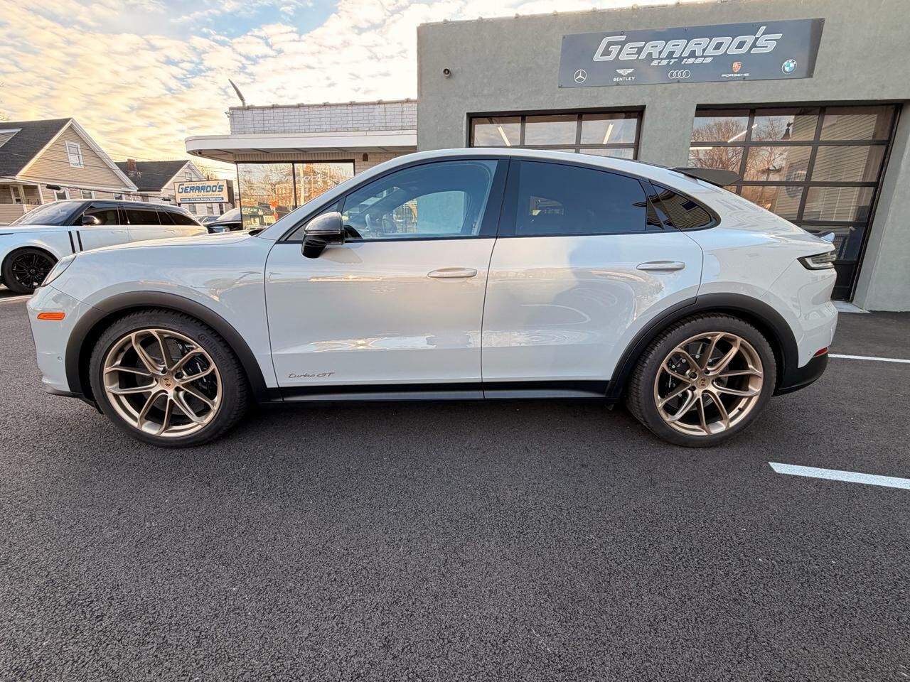 2024 PORSCHE Cayenne