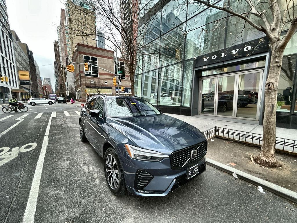 2023 VOLVO XC60