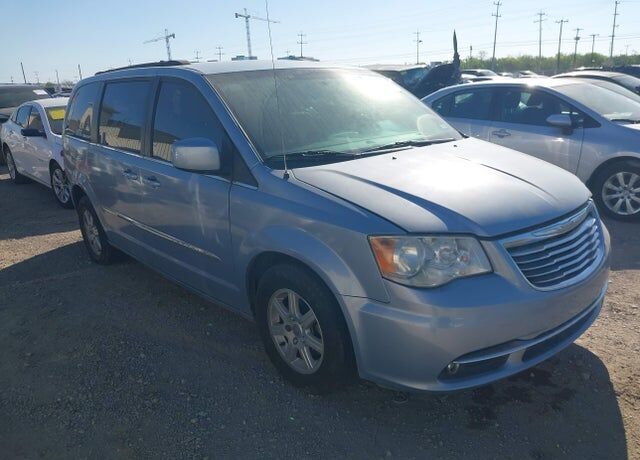 2013 CHRYSLER Town and Country