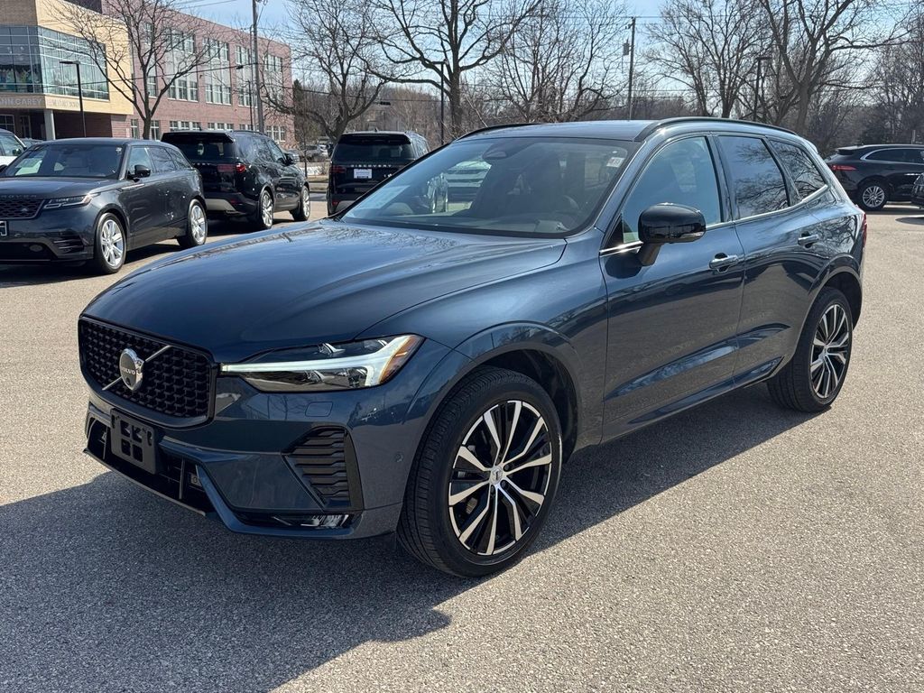 2025 VOLVO XC60