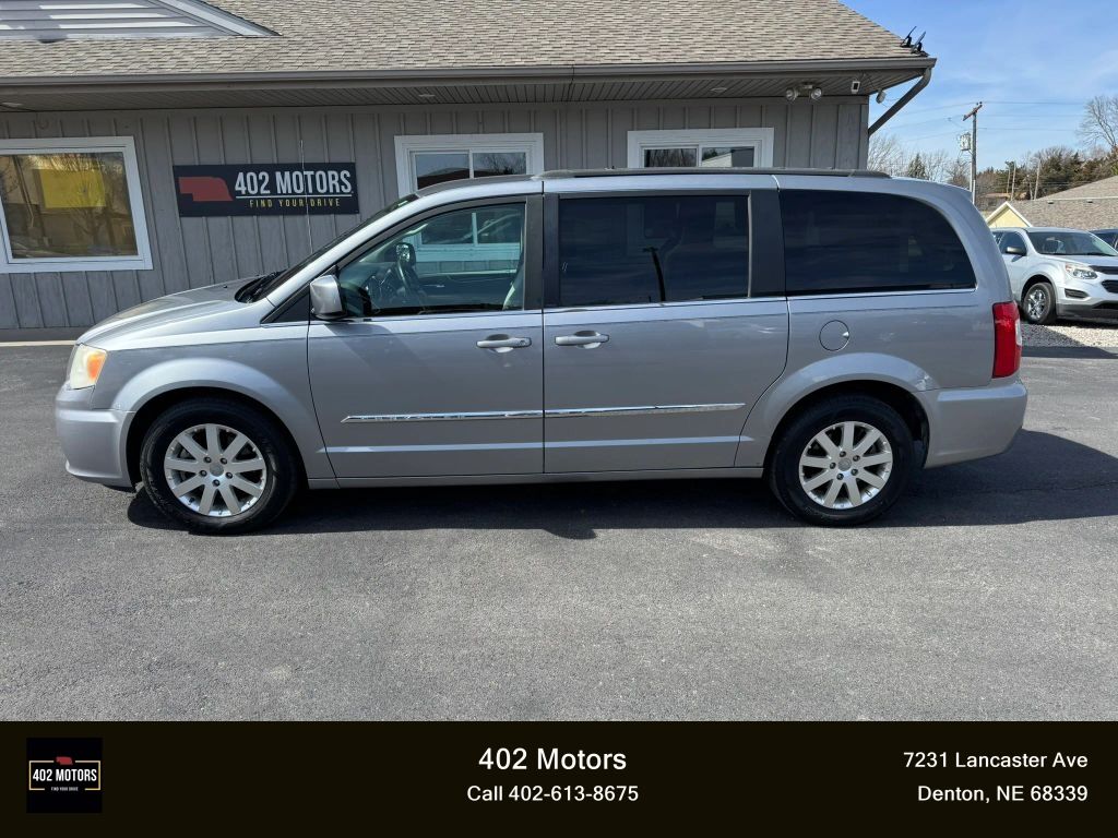 2013 CHRYSLER Town and Country