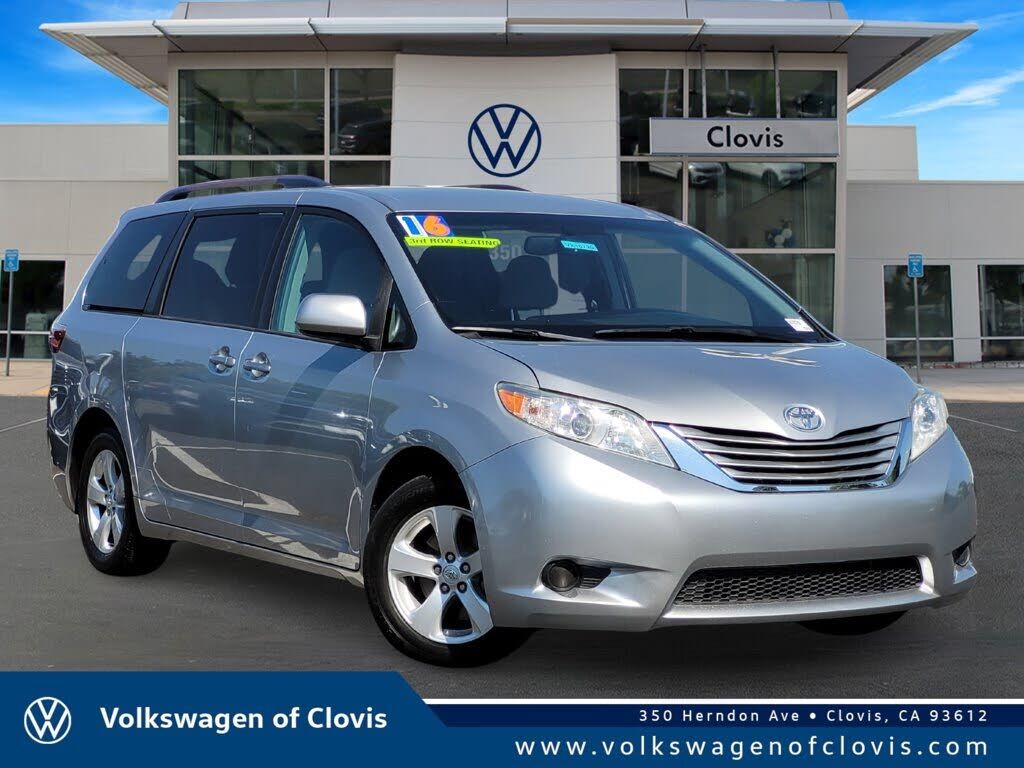 2016 TOYOTA Sienna