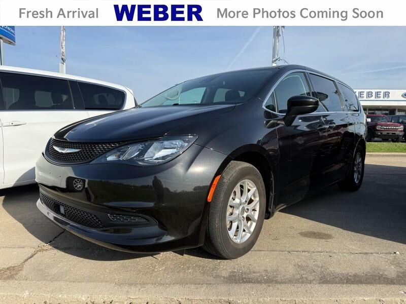 2023 CHRYSLER Voyager